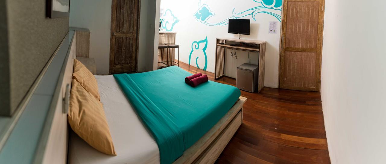 Nau Here Hostel Kuta Lombok Extérieur photo