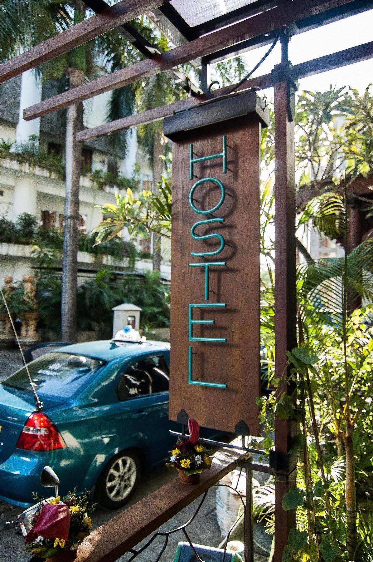 Nau Here Hostel Kuta Lombok Extérieur photo